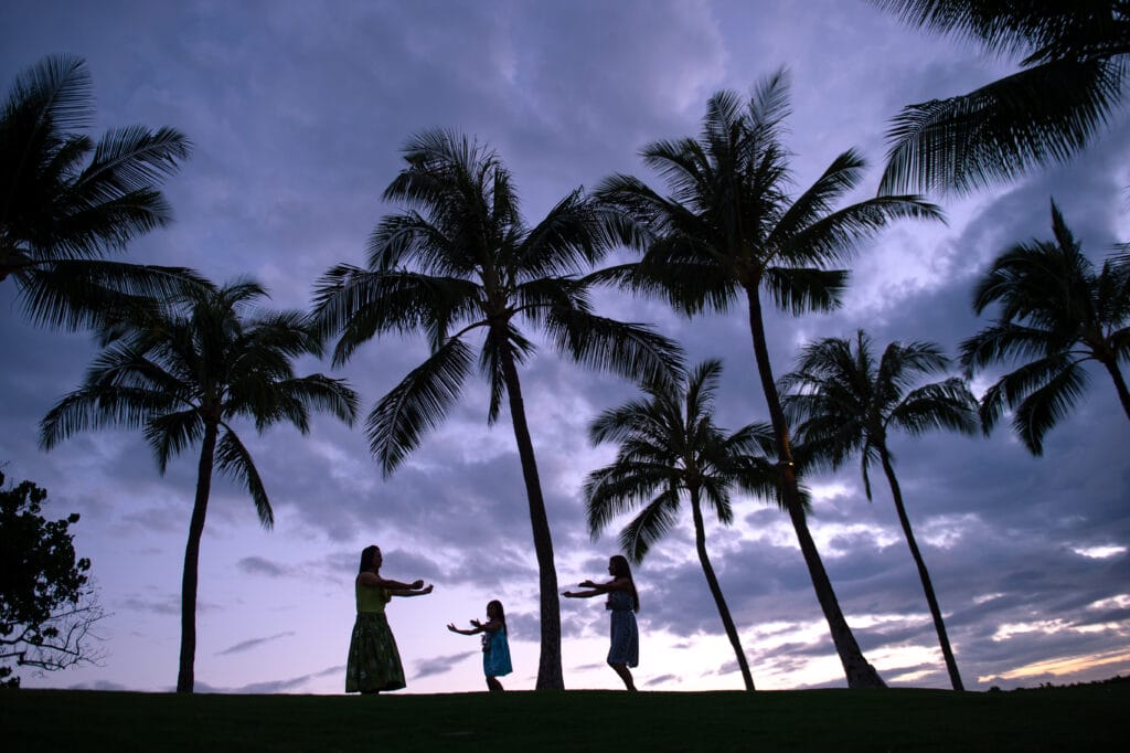 0524ZT_2136CR Aulani - dancing at sunset