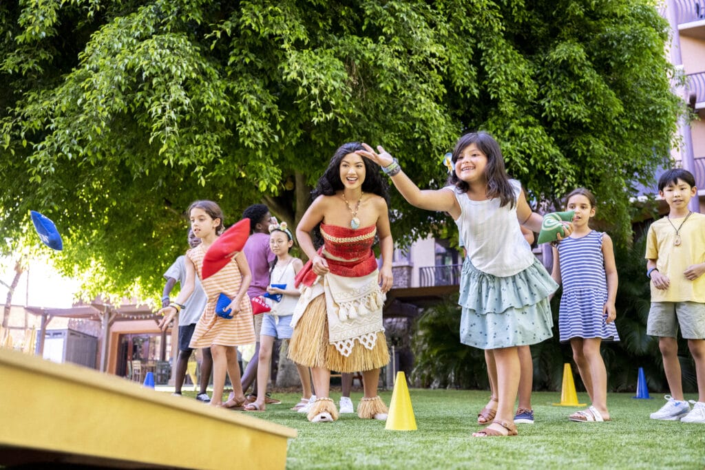 Aulani - Playing games with Moana