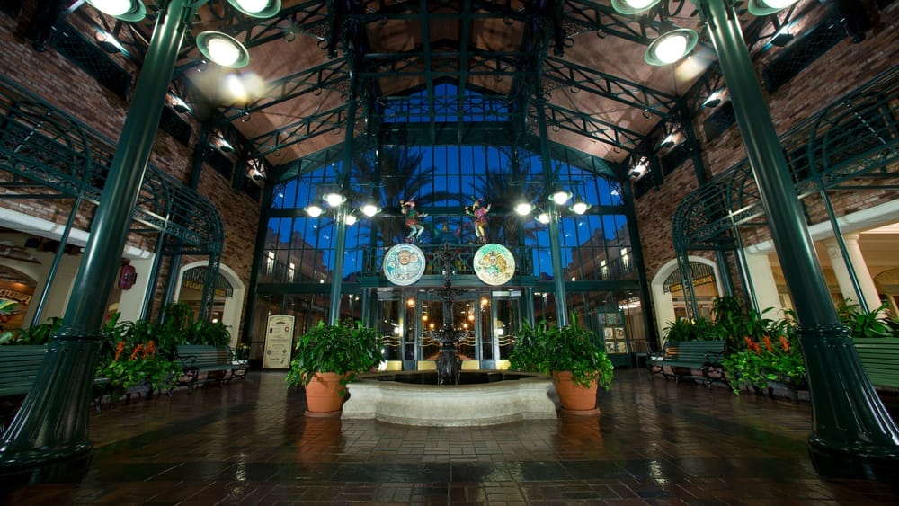 Disney World Resort: Port Orleans French Quarter Lobby