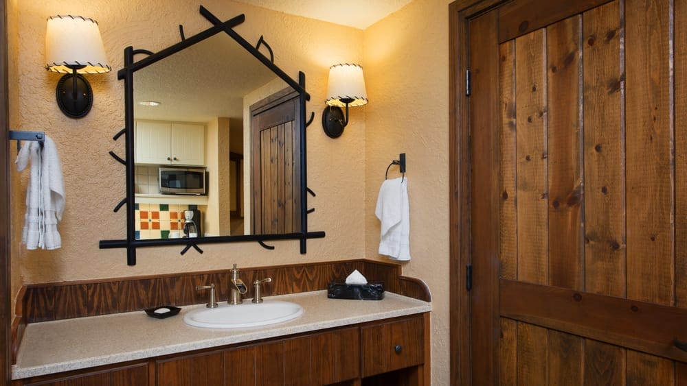 Disney World Resort: Boulder Ridge Bathroom