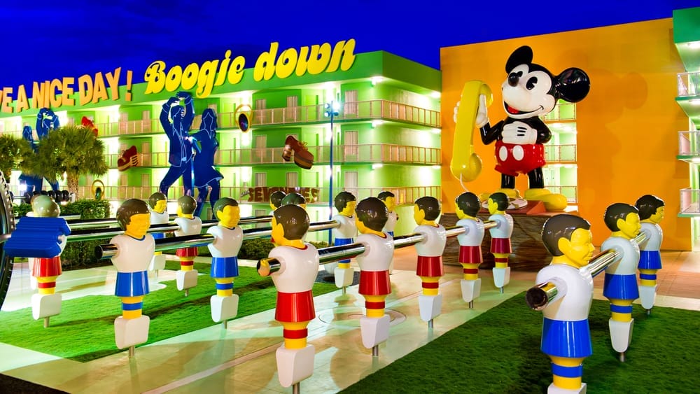 Disney World Resort: Pop Century Courtyard