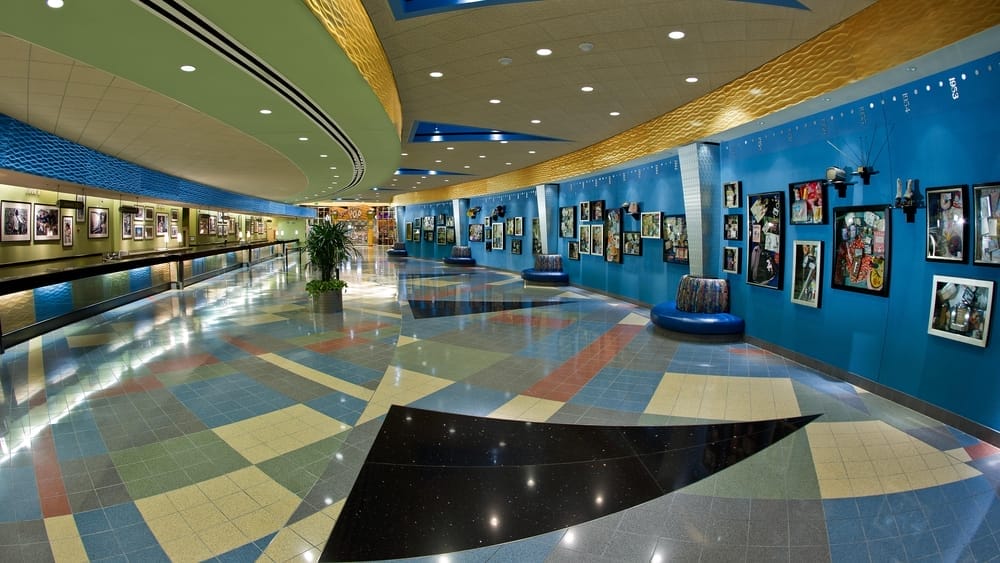 Disney World Resort: Pop Century Lobby